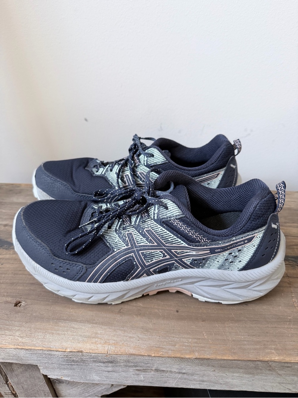 ASICS Navy & Light Gray Trail Running Shoes Gel-Venture Women’s 10